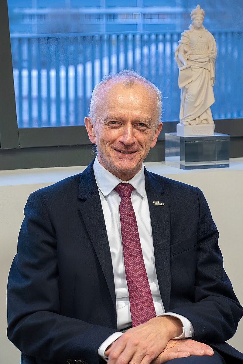 Michel_Deneken,_dans_son_bureau,_à_Strasbourg